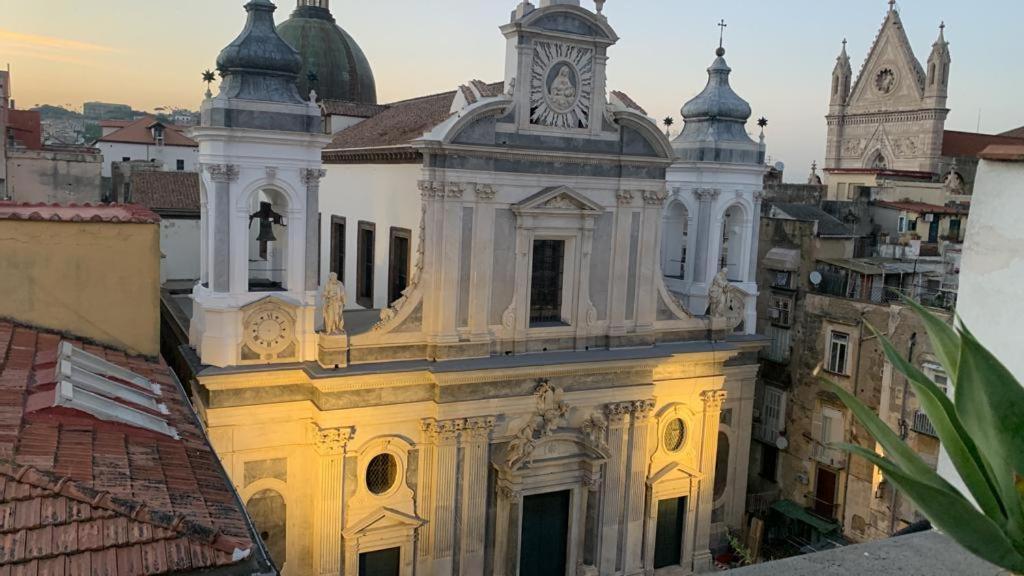 Апартаменты La Casa Nel Cuore Della Citta Неаполь Экстерьер фото