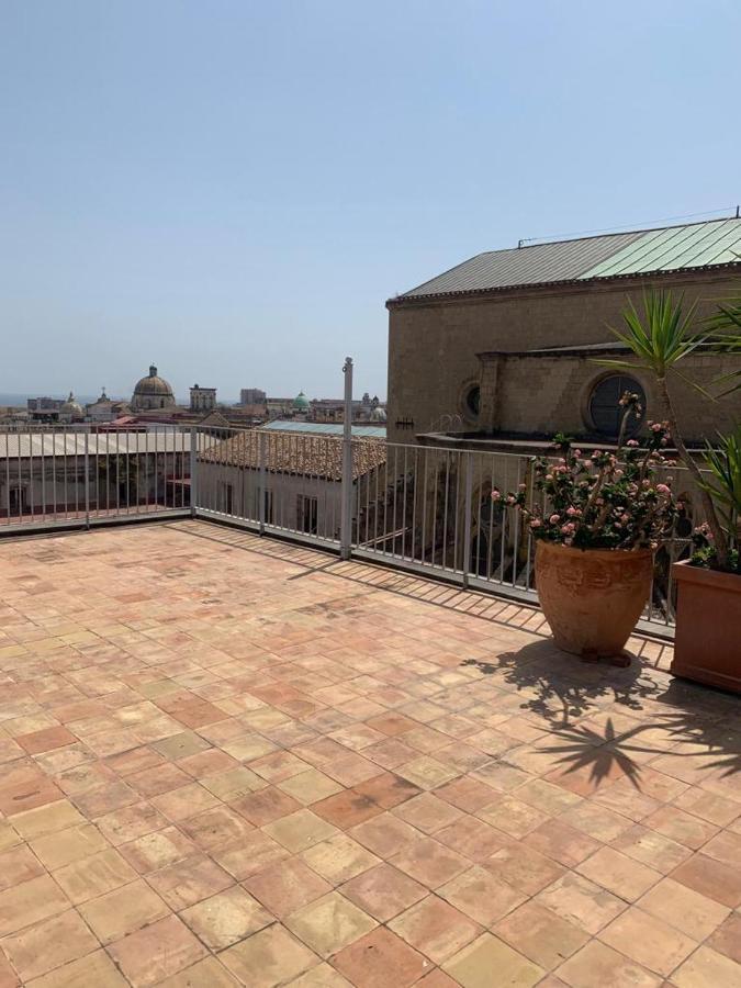 Апартаменты La Casa Nel Cuore Della Citta Неаполь Экстерьер фото