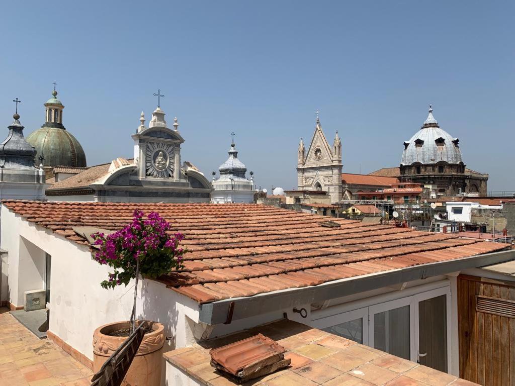 Апартаменты La Casa Nel Cuore Della Citta Неаполь Экстерьер фото