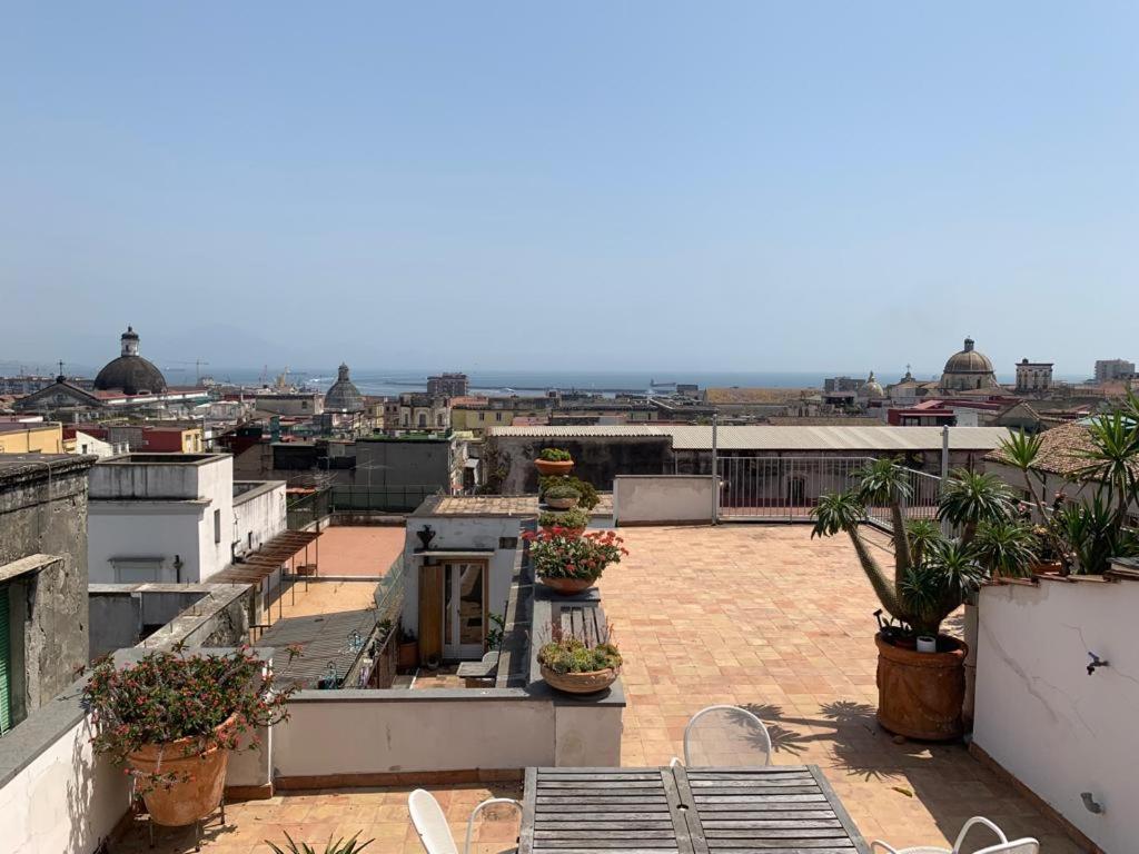 Апартаменты La Casa Nel Cuore Della Citta Неаполь Экстерьер фото